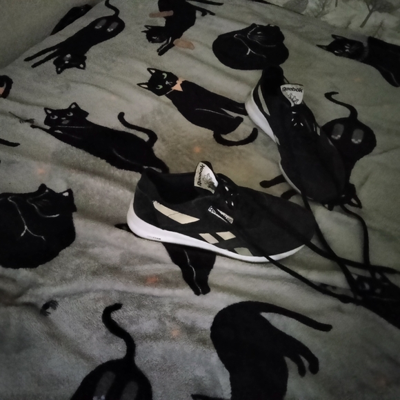 Reebok Black and White Cat Blanket - Picture 1 of 3